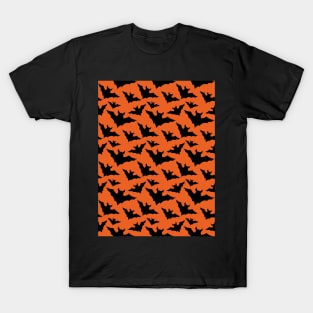 Halloween black bats orange cool spooky silhouette pattern T-Shirt